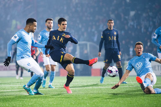 s Nicolas Stefanelli och Malmö FFs Martin Olsson och