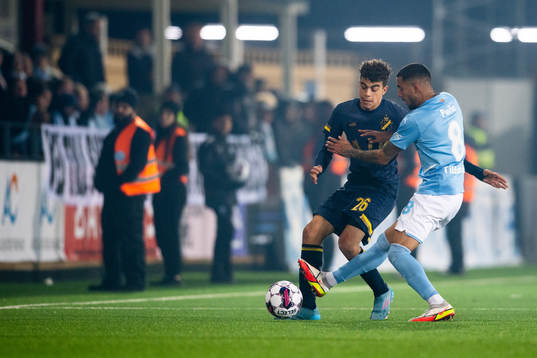 s Yasin Ayari och Malmö FFs Sergio Pena