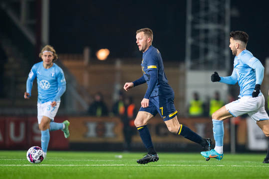 s Sebastian Larsson