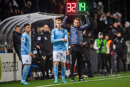 Malmö FFs Romain Gall och Felix Beijmo byts in