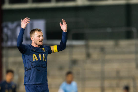 s Sebastian Larsson reagerar