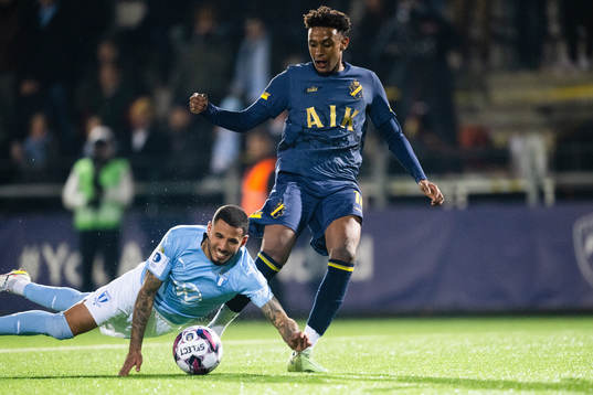 s Amar Abdirahman Ahmed och Malmö FFs Sergio Pena