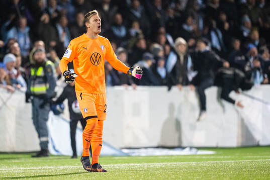 Malmö FFs målvakt Johan Dahlin jublar