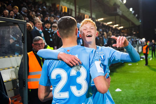 Malmö FFs Matej Chalus och Hugo Larsson jublar