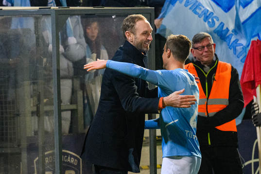 Malmö FFs sportchef Andreas Georgson kramar om Eric Larsson