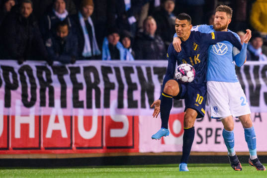 s Nabil Bahoui coh Malmö FFs Lasse Nielsen