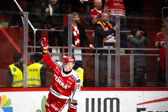 Timrås Viktor Lodin jublar
