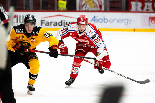 Luleås Olli Nikupetri och Timrås Viktor Lodin