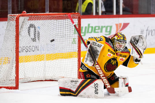 Luleås målvakt Joel Lassinantti släpper in 4-3 från