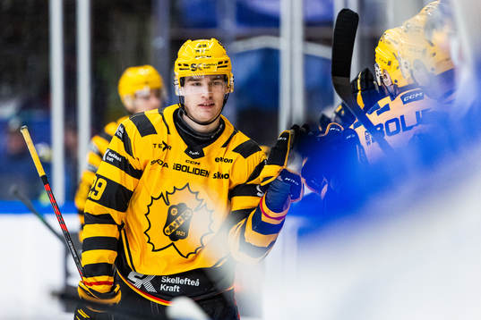 Skellefteås Albin Sundsvik jublar