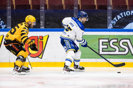 Skellefteås Oscar Möller   och Leksands Carter Camper