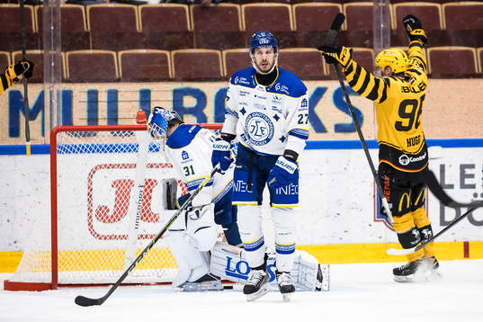 Leksands målvakt Kasimir Kaskisuo och Marek Hrivik deppar
