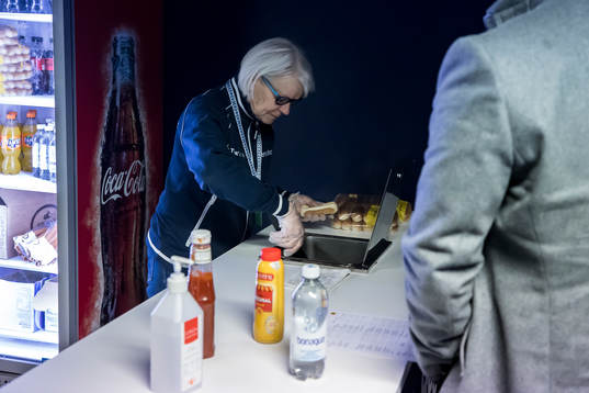 Ulla Hallin på Press fiket i Tegera Arena