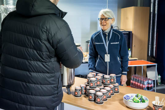 Ulla Hallin på Press fiket i Tegera Arena