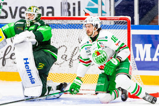 Färjestads målvakt Dominik Furch och Rögles Dennis