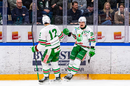 Rögles Anton Bengtsson jublar