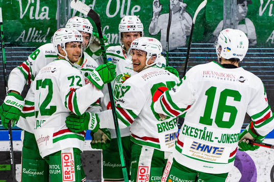 Rögles Adam Tambellini jublar me lagkamrater