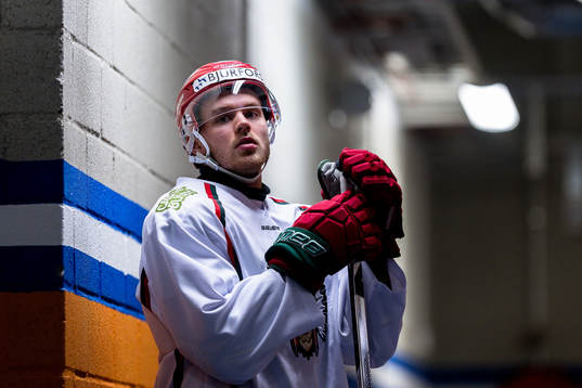 Frölundas Filip Johansson före ishockeymatchen i SHL