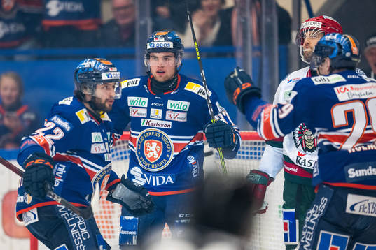 Växjös Glenn Gustafsson jublar