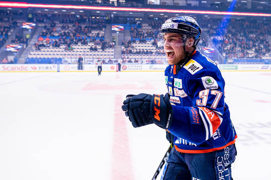 Växjös Glenn Gustafsson jublar