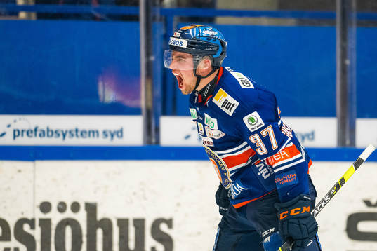 Växjös Glenn Gustafsson jublar