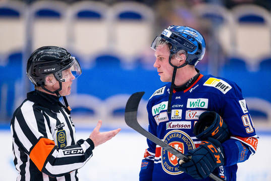 Domare Pehr Claesson och Växjös Joel Persson