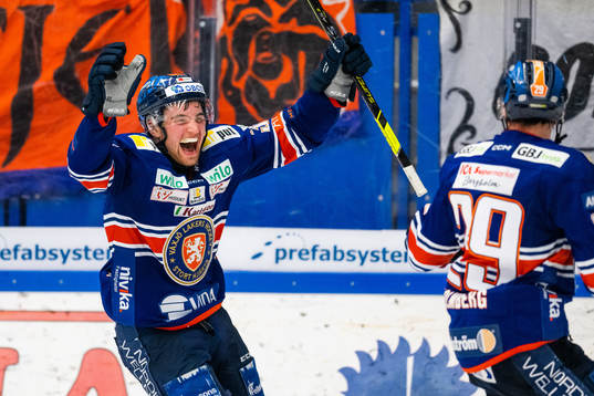 Växjös Glenn Gustafsson jublar