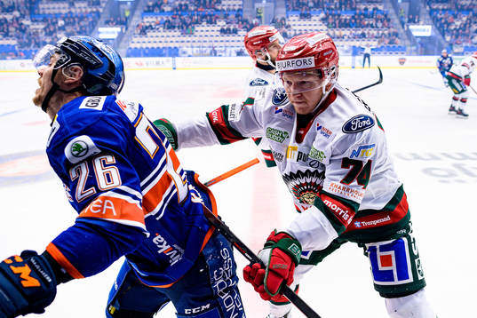 Växjös Joel Kellman och Frölundas Andreas Borgman