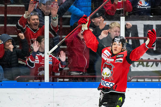 Malmö Redhawks Marcus Sylvegård jublar