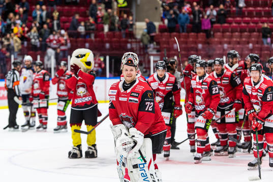 Malmö Redhawks målvakt Daniel Marmenlind jublar
