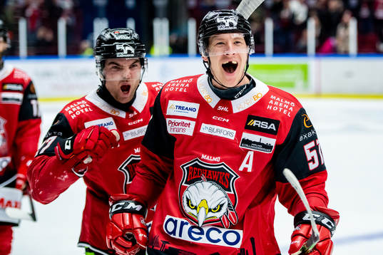 Malmö Redhawks Emil Sylvegård jublar