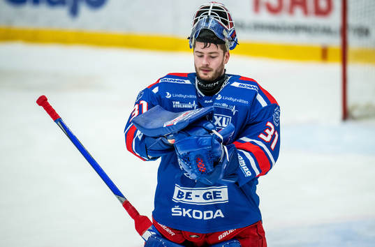 Oskarshamns målvakt Tim Juel deppar