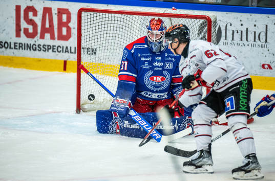 Oskarshamns målvakt Tim Juel och Örebros Robert Leino