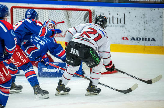 Örebros Linus Öberg gör 1-2 bakom Oskarshamns målvakt