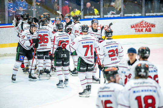 Örebros spelare jublar