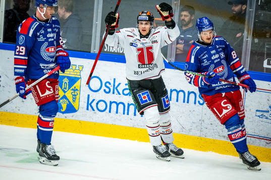 Örebros Oliver Eklind jublar