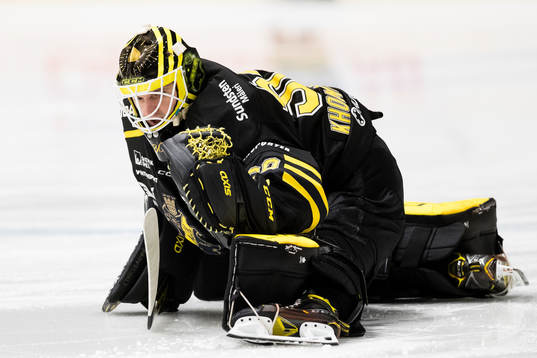 s målvakt Pavel Khomchenko