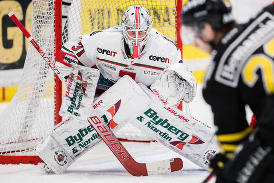 Modos målvakt Henrik Tikkanen