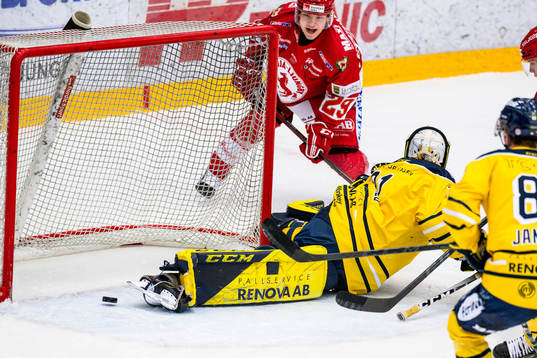 Troja/Ljungbys Victor Stjernborg  oroar vid Södertäljes