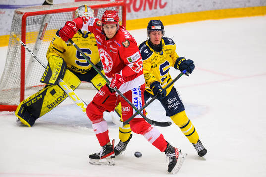 Troja/Ljungbys Julius Vähätalo och Södertäljes Leon