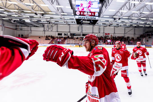 Troja/Ljungbys Carl-Johan Sjögren jublar