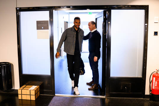 Isaac Kiese Thelin och sportdirektör Daniel Andersson