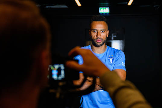 Isaac Kiese Thelin filmas