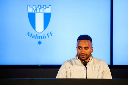 Bläddra bland fler bilder av Fotboll, Allsvenskan, Malmö FF, Presskonferens, Isaac Kiese Thelin