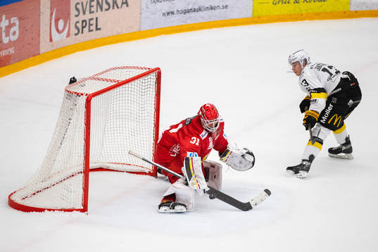 Almtunas målvakt Viktor Andrén och Västerås Mikael