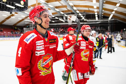 Almtunas David Karlström jublar