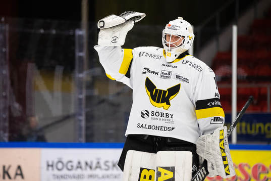 Västerås målvakt Ian Blomquist jublar