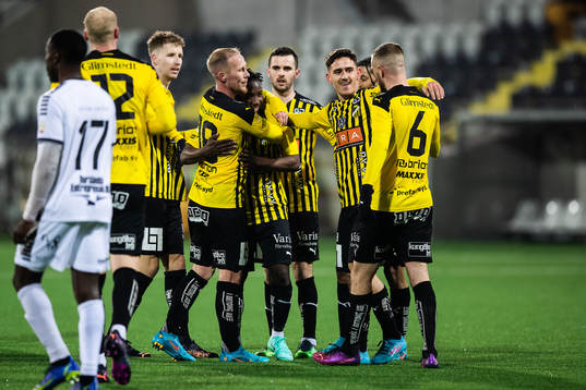 Häckens Ibrahim Sadiq jublar