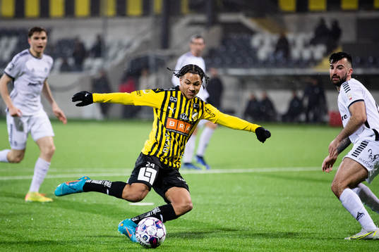 Häckens Momodou Lamin Sonko  skjuter 3-3