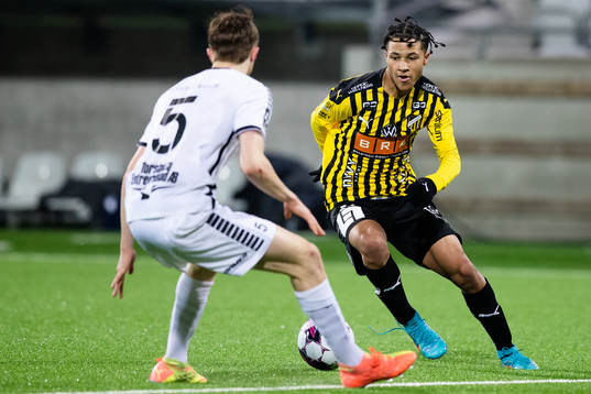 Utsiktens Jakob Hedenquist mot Häckens Momodou Lamin Sonko